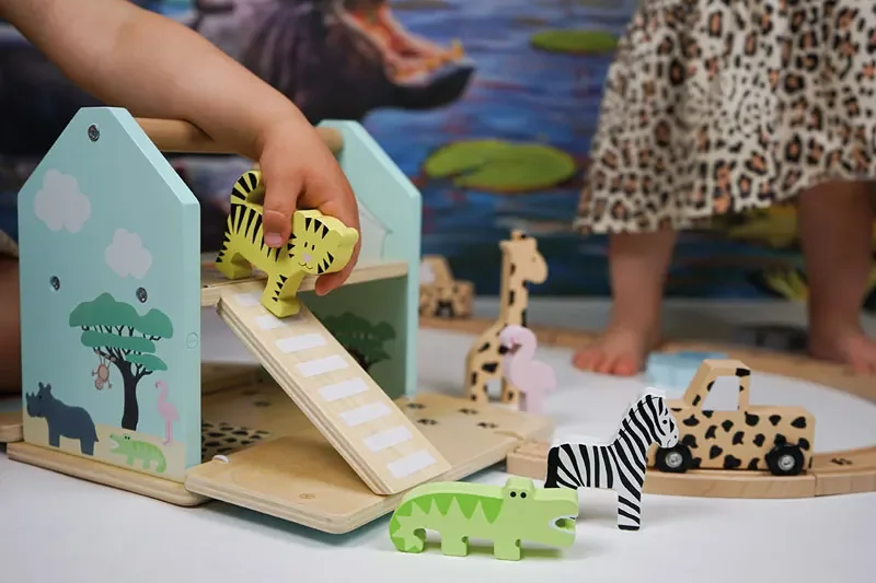 Jabadabado-Kinderspielzeug--Holzspielzeug-Spielbahnset-Go-on-Safari-99925139_7.jpg