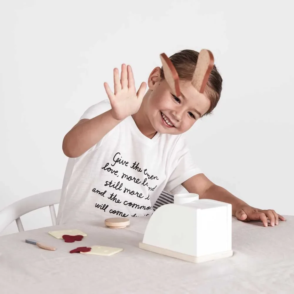 Kids-Concept-Spiel-Toaster-aus-Holz-mit-Zubehoer-463633_5.jpg
