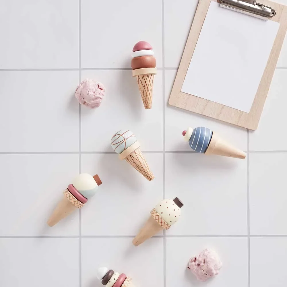 Kids-Concept-Eiscreme-Halter-Holz-mit-Eiswaffeln-463099_2.jpg