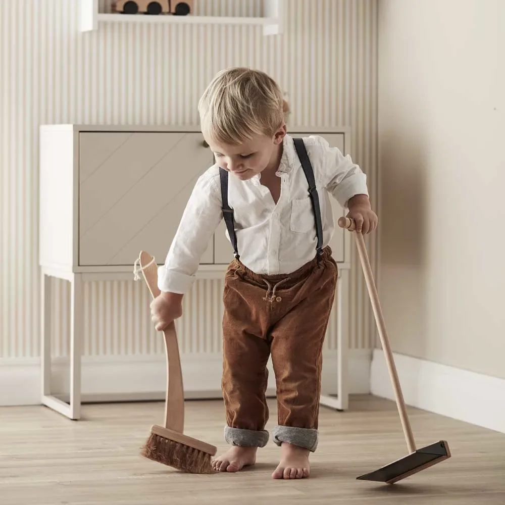 Kids-Concept-Spiel-Kehrset-aus-Holz-mit-Zubehoer-455854_3.jpg