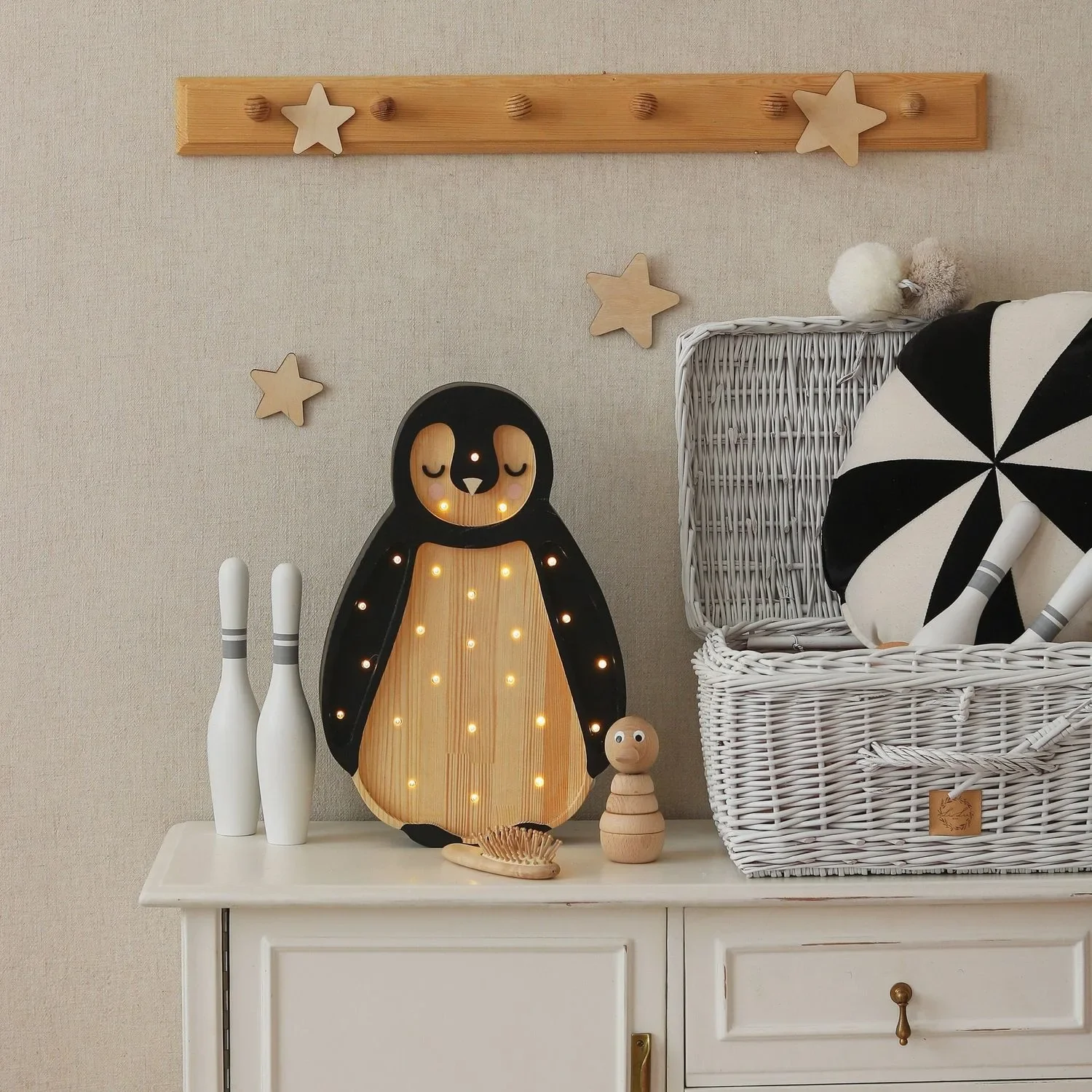 Little-Lights-Nachtlicht-Kinder--Nachtlampe-Pinguin-100--Kiefernholz-natur-99924027_8.jpg