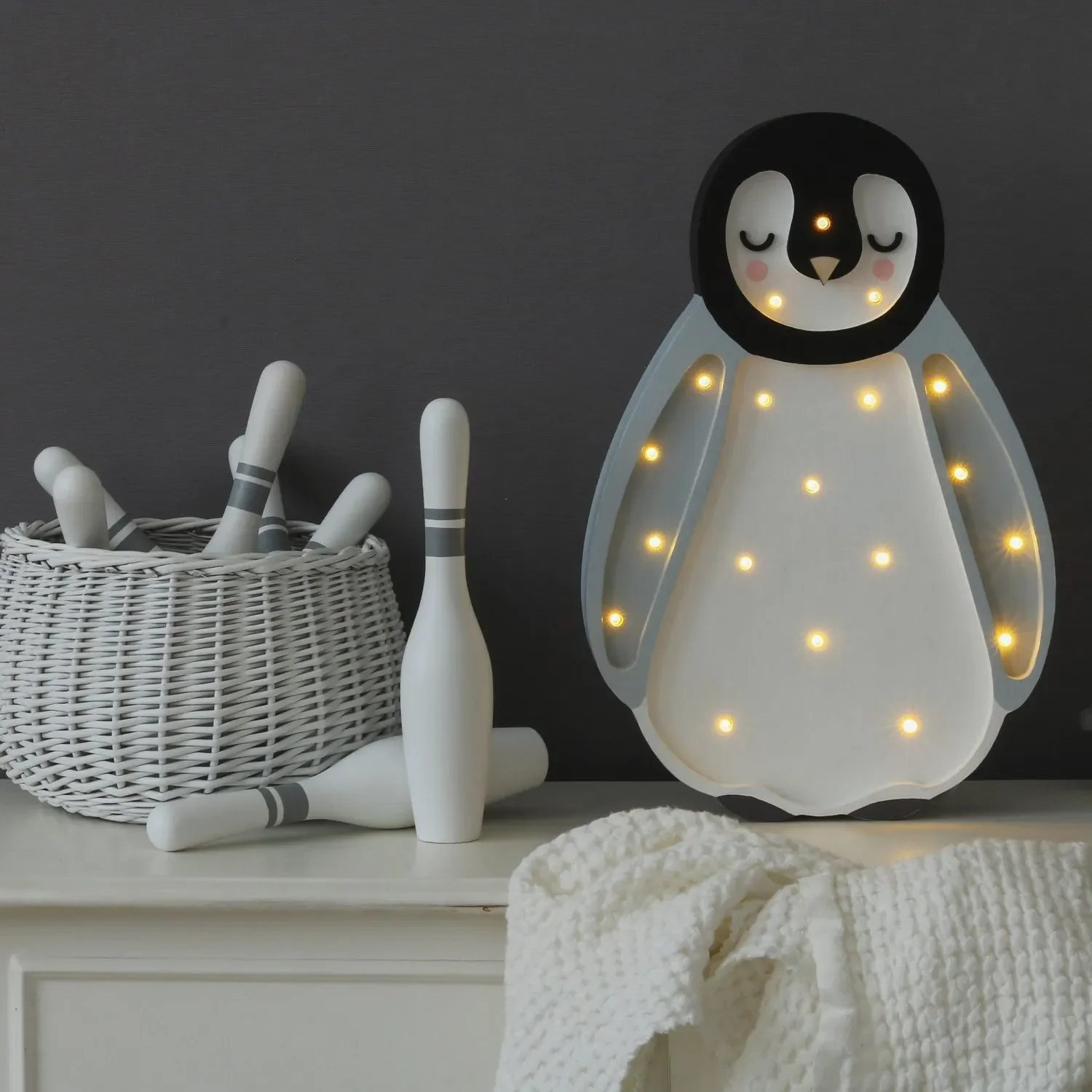 Little-Lights-Nachtlicht-Kinder--Nachtlampe-Pinguin-100--Kiefernholz-natur-99924027_1.jpg
