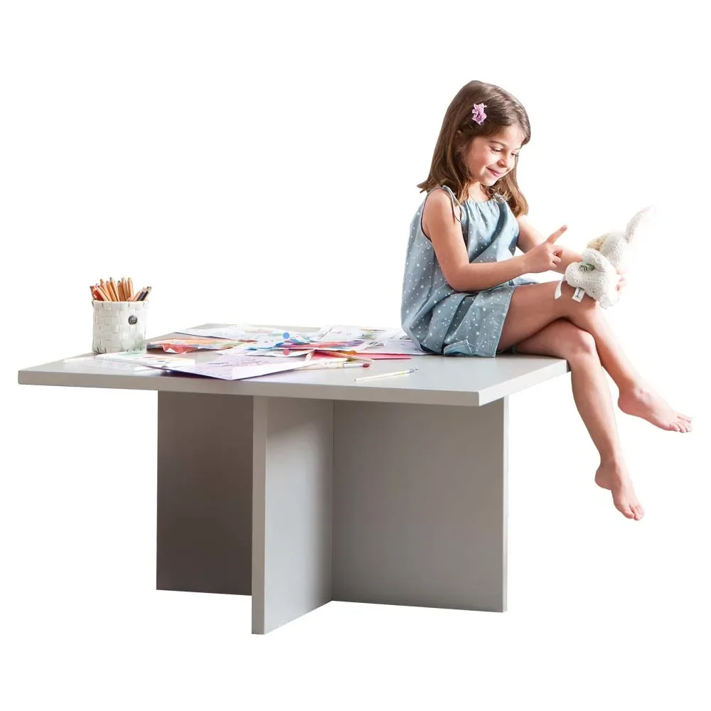 Muba-Bespoke-Kindertisch-quadratisch-456939_1.jpg