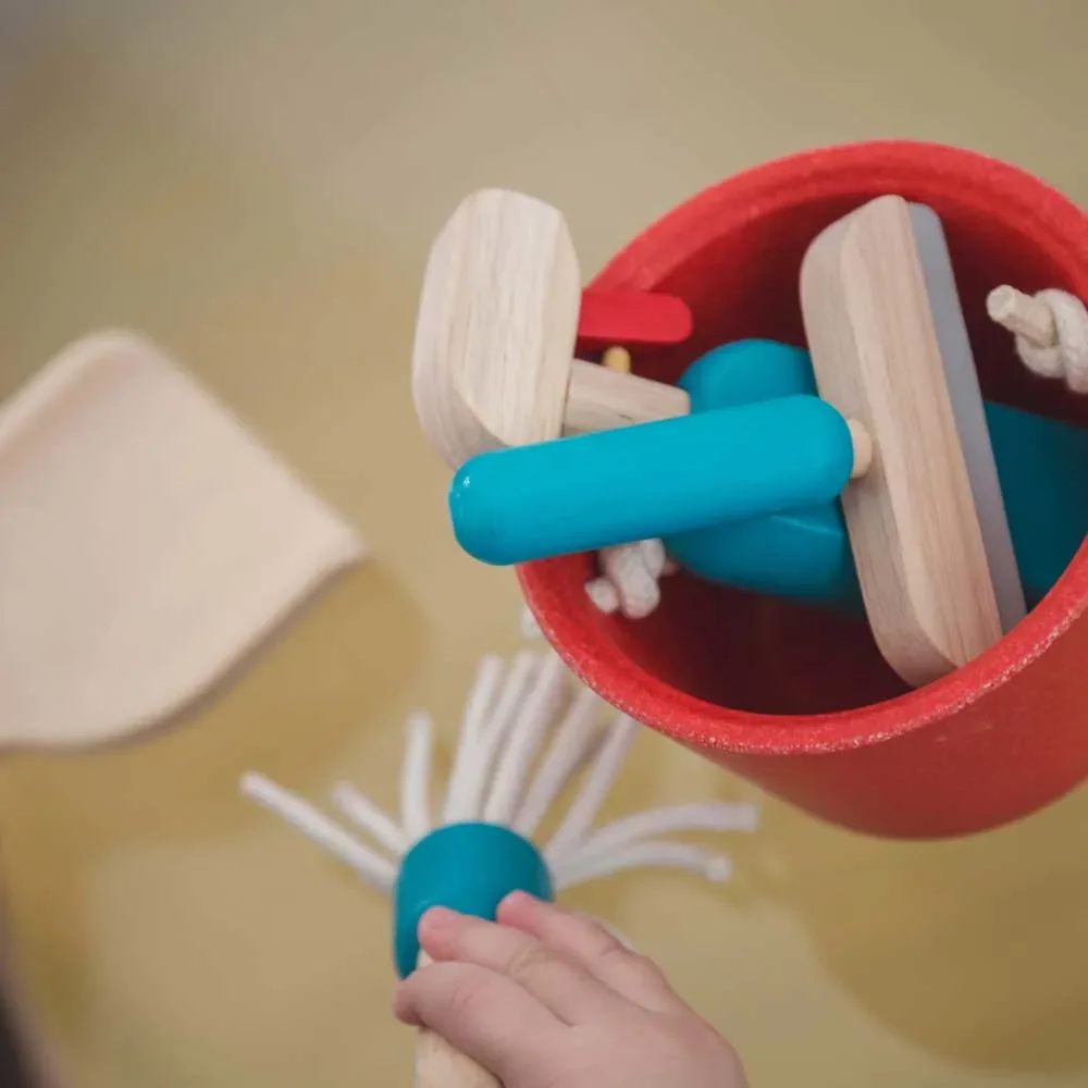 Plan-Toys-Spielzeug-Hausputz-Set-Holz-455029_8.jpg