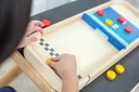 Plan-Toys-Kinder-Shuffleboard-2-in-1-Holz-455738_3.jpg