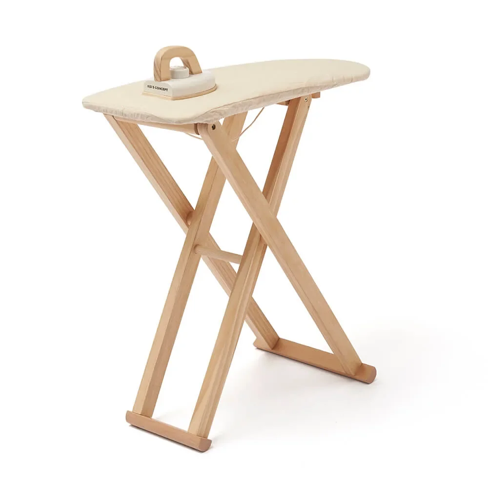 Kids Concept Spielzeug Bügelbrett mit Bügeleisen Holz natur