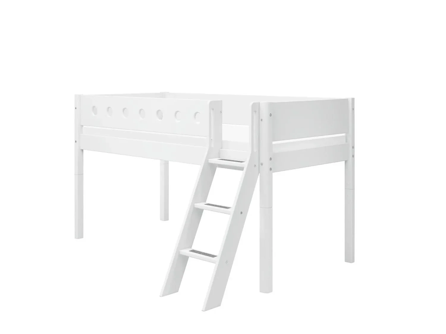 FLEXA Halbhohes Hochbett, Kinderbett mit Schrägleiter - MDF und Kiefer, 90x200 cm, Absturzsicherung, Farbe: weiss