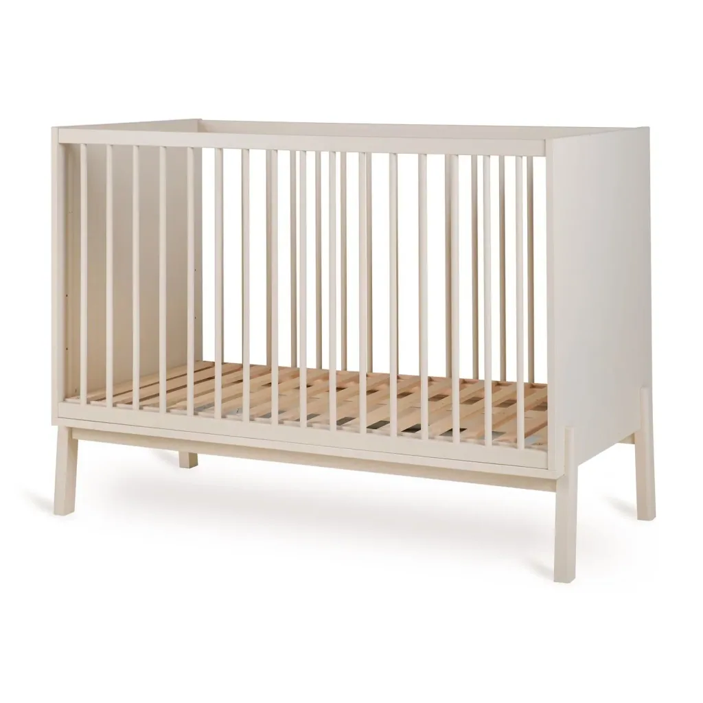 Quax Ashi Babybett 120x60 cm – Höhenverstellbares Gitterbett mit Stil | Modernes Kinderbett aus Massivholz