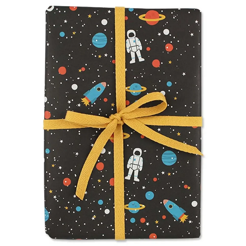 "Ava & Yves Geschenkpapier Weltraum image"