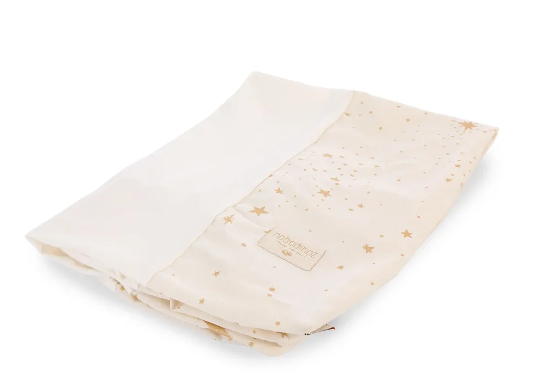"Nobodinoz Wickelauflagenbezug - Calma, goldene Sterne natur image"