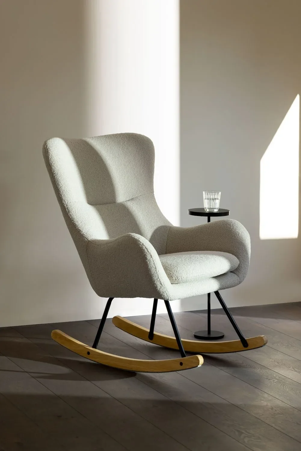 Quax Schaukelstuhl Basic | Stillstuhl aus Holz | Mit Teddy-Bezug für extra Komfort, Farbe: beige